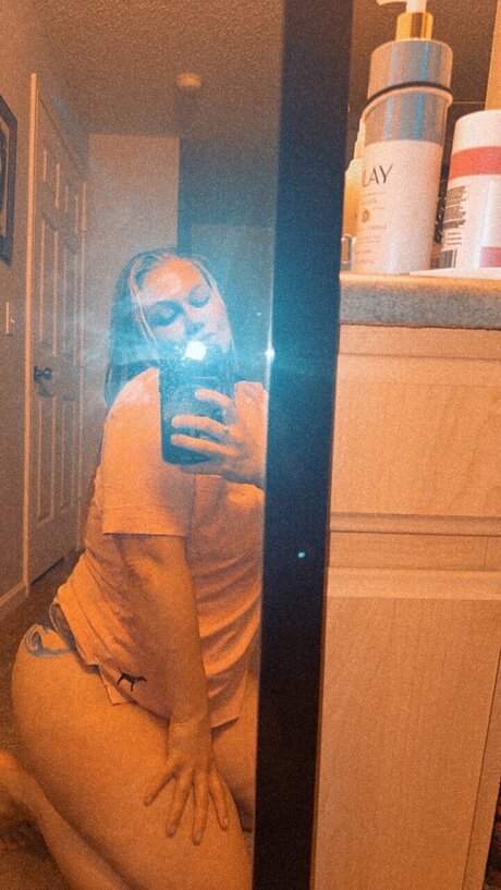 Naken läckt OnlyFans-bild av Syd