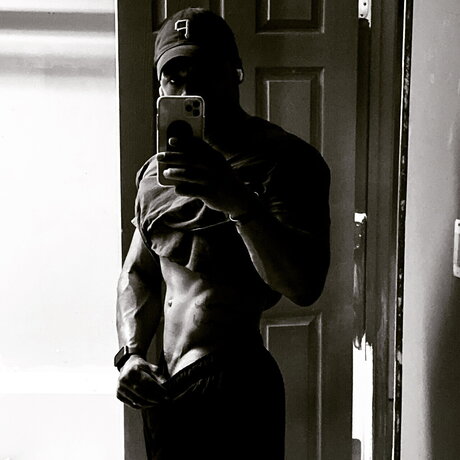 Naakte gelekte OnlyFans-foto van The Right One