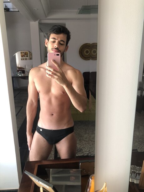 Naakte gelekte OnlyFans-foto van Daniel