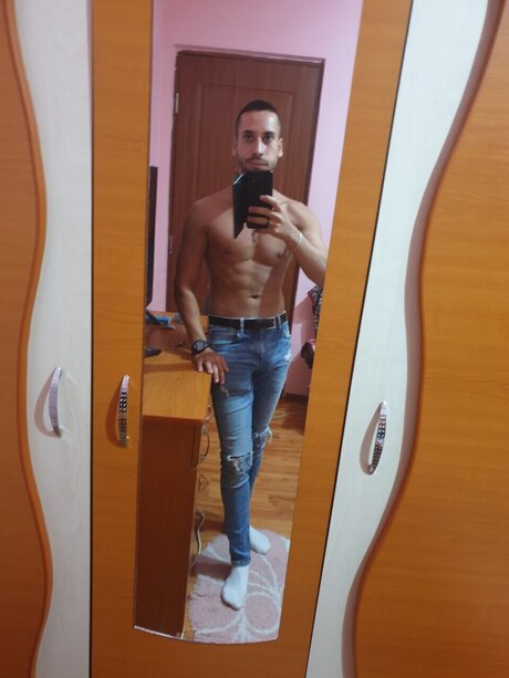 Foto di nudo di fuga di OnlyFans di Jamesrobert