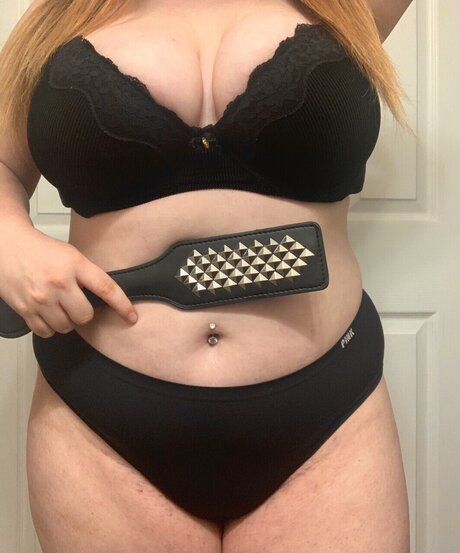 Naken läckt OnlyFans-bild av Little Lady