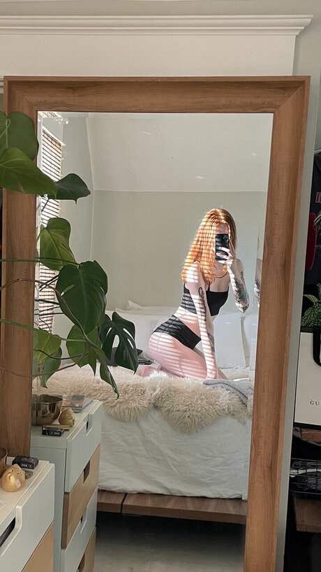 Naken läckt OnlyFans-bild av Corpse Witch