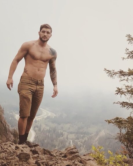 Alasti lekkinud OnlyFans-i pilt Mountain Mischief
