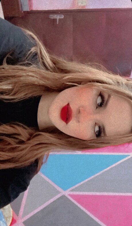 Nahá fotka uniklých OnlyFans od Lizzie