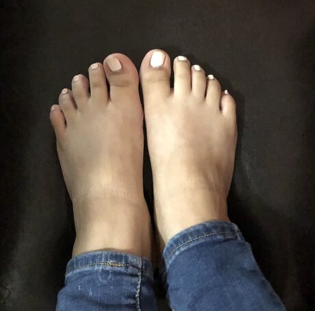 Alaston vuotanut OnlyFans-kuva Sweetfeetish420