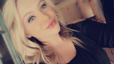 Alasti lekkinud OnlyFans-i pilt Raelynn