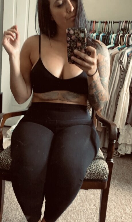 Naken läckt OnlyFans-bild av Hidden Treasures