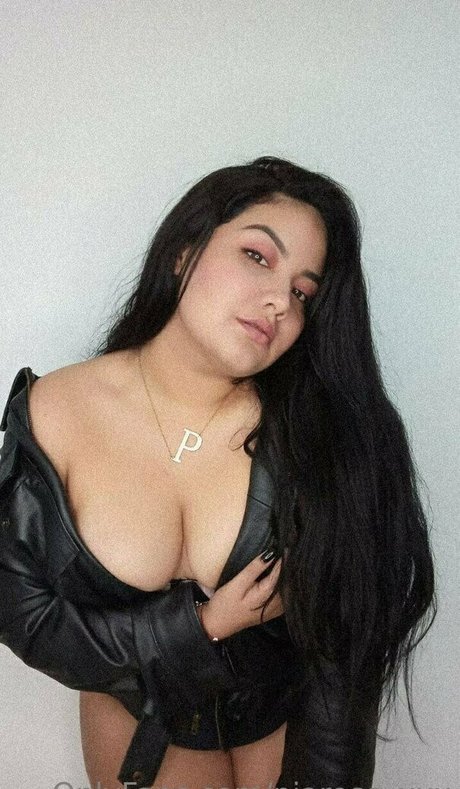 Naken läckt OnlyFans-bild av Piarosexxx