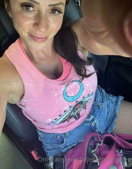 Ariellaferrerafree OnlyFans 유출 누드 사진