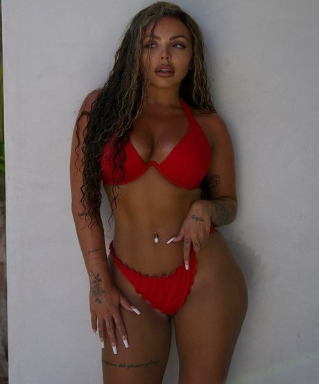 Naken lekkede OnlyFans-bilde av Jesy Nelson