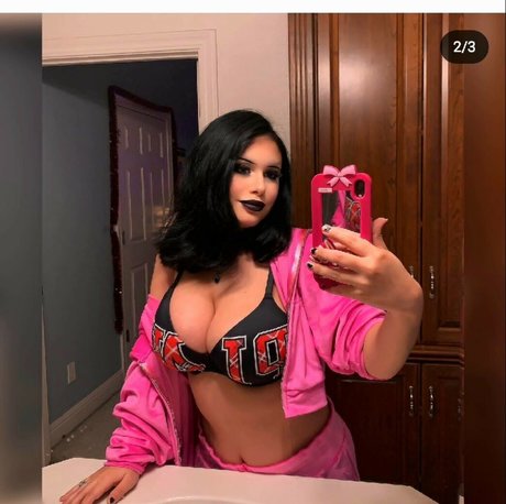 Alaston vuotanut OnlyFans-kuva Mariatrevino