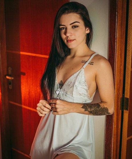 Nahá fotka uniklých OnlyFans od Isa Bichara