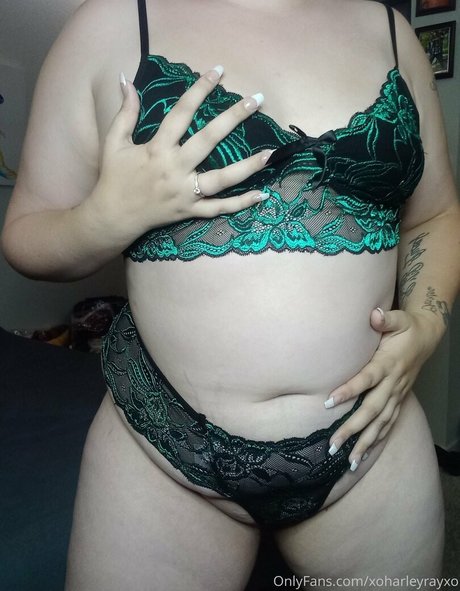 Nahá fotka uniklých OnlyFans od Xoharleyrayxo
