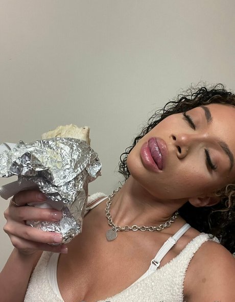 Alaston vuotanut OnlyFans-kuva Lusciousalina