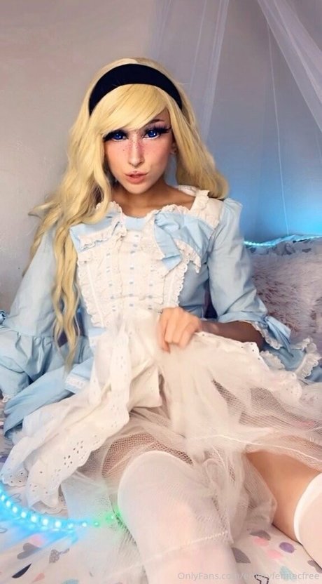 Nahá fotka uniklých OnlyFans od Emeryfennecfree