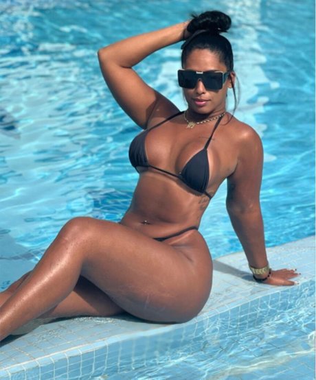 Naken läckt OnlyFans-bild av Thaynunes