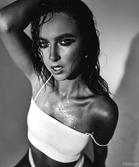 Обнаженная фотография утечки OnlyFans от Allwenefree