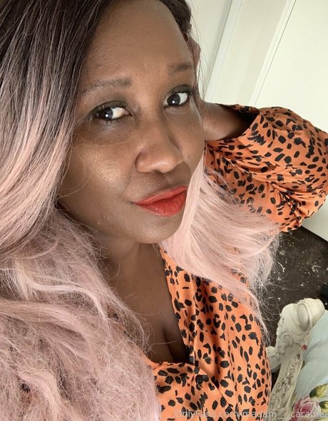 Naken läckt OnlyFans-bild av Madamcaramel