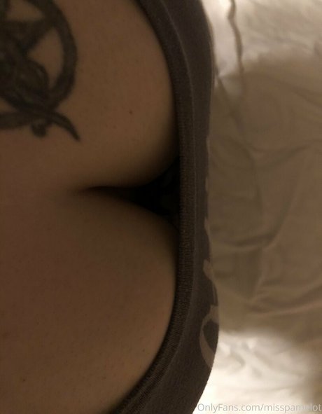 Naken läckt OnlyFans-bild av Misspamelot