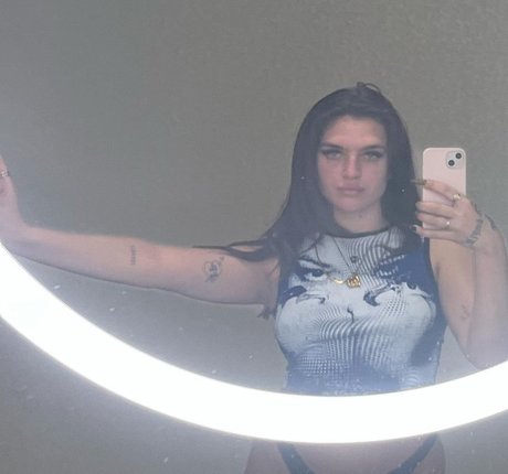 Nagie wyciekłe zdjęcie OnlyFans od Mae Muller