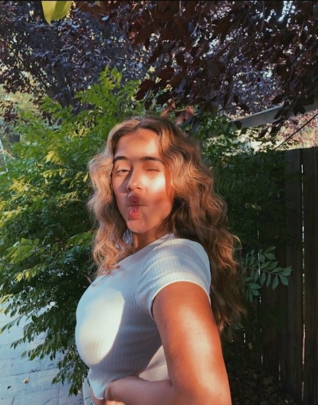 Nahá fotka uniklých OnlyFans od Nilaiyah Rey