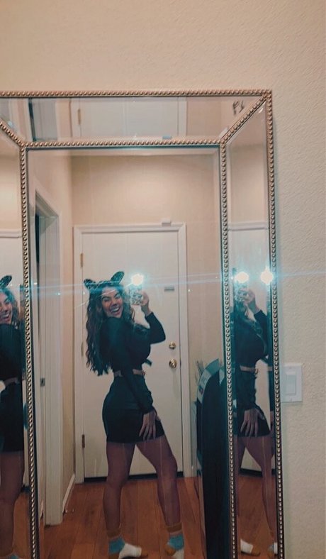Nahá fotka uniklých OnlyFans od Nilaiyah Rey