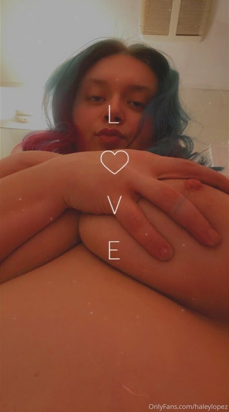 Nahá fotka uniklých OnlyFans od Haleylopez