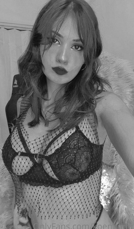 Обнаженная фотография утечки OnlyFans от Koemiumi