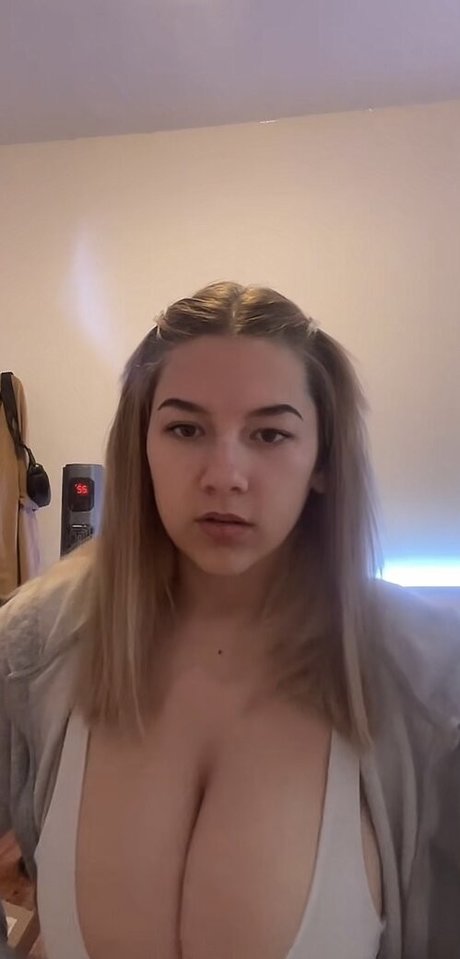 Nahá fotka uniklých OnlyFans od Alexaaca