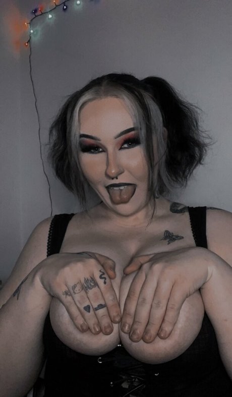 Naken läckt OnlyFans-bild av Tadytera