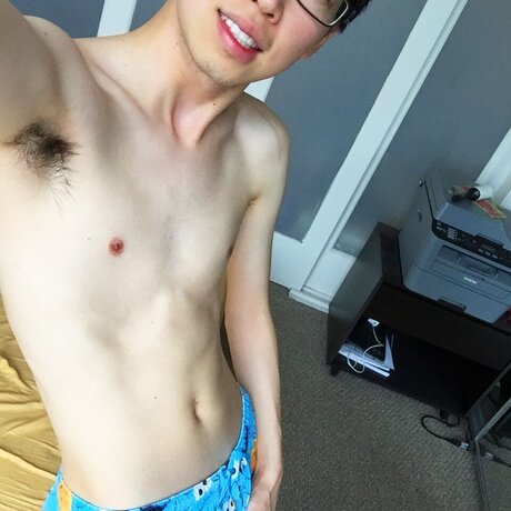 Nøgent lækket OnlyFans-billede af East Asian Otter