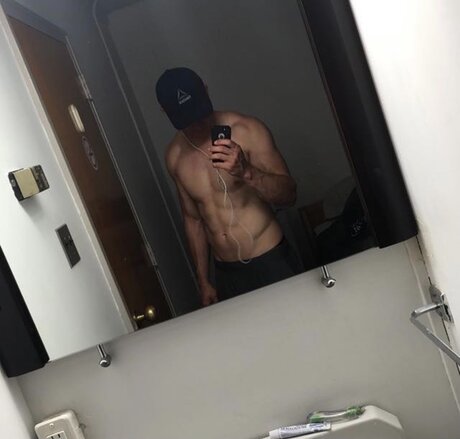 Nahá fotka uniklých OnlyFans od Step Trainer
