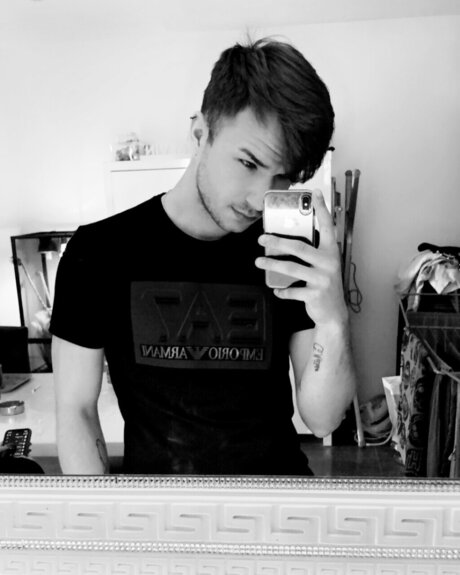 Alaston vuotanut OnlyFans-kuva Jason Esteban