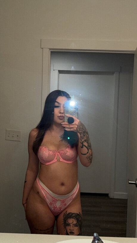 Alasti lekkinud OnlyFans-i pilt Angelica