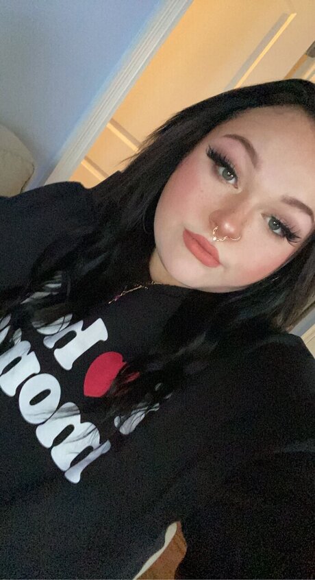 Naken läckt OnlyFans-bild av Savanna