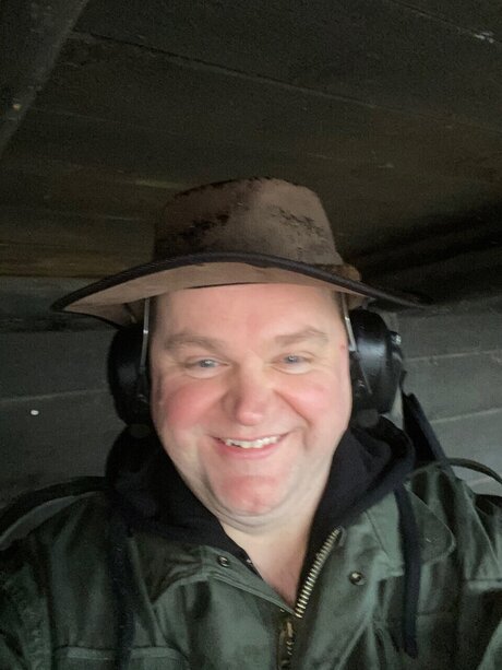 Naakte gelekte OnlyFans-foto van Einfach Mal Machen Coach