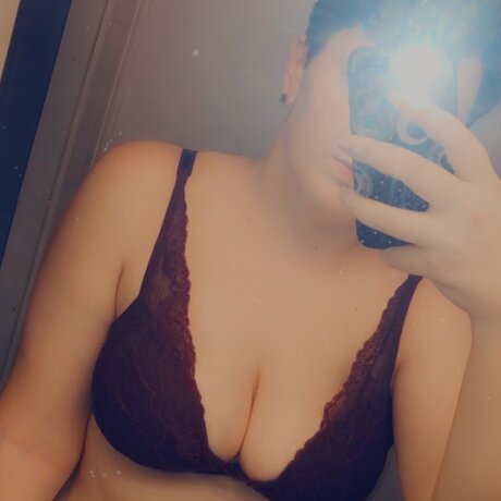 Naakte gelekte OnlyFans-foto van Amanitamay