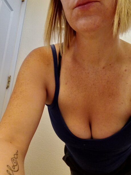 Naken läckt OnlyFans-bild av Katie