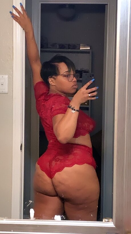 Обнаженная фотография утечки OnlyFans от Kwanzaa Griffin