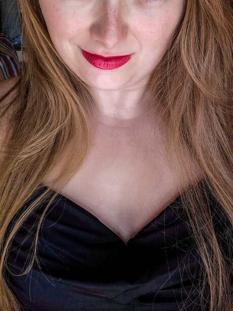 Naakte gelekte OnlyFans-foto van Loraline