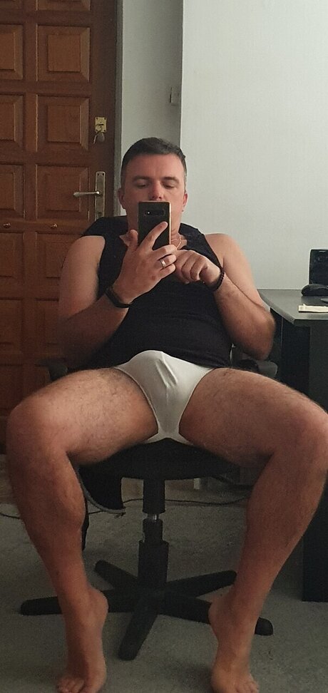 Naakte gelekte OnlyFans-foto van Spyros