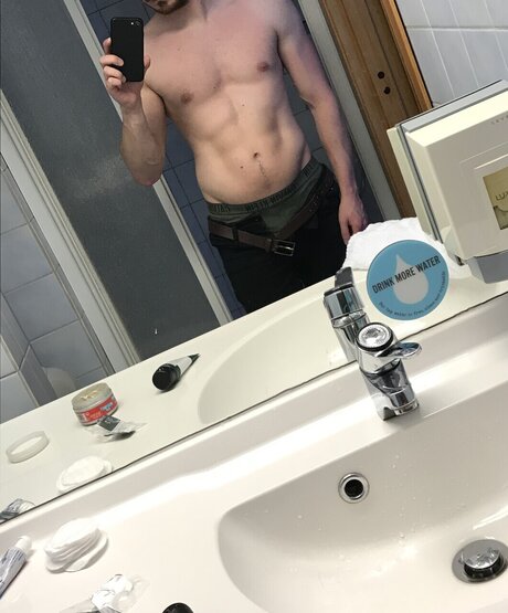 Nahá fotka uniklých OnlyFans od Cumbatescot