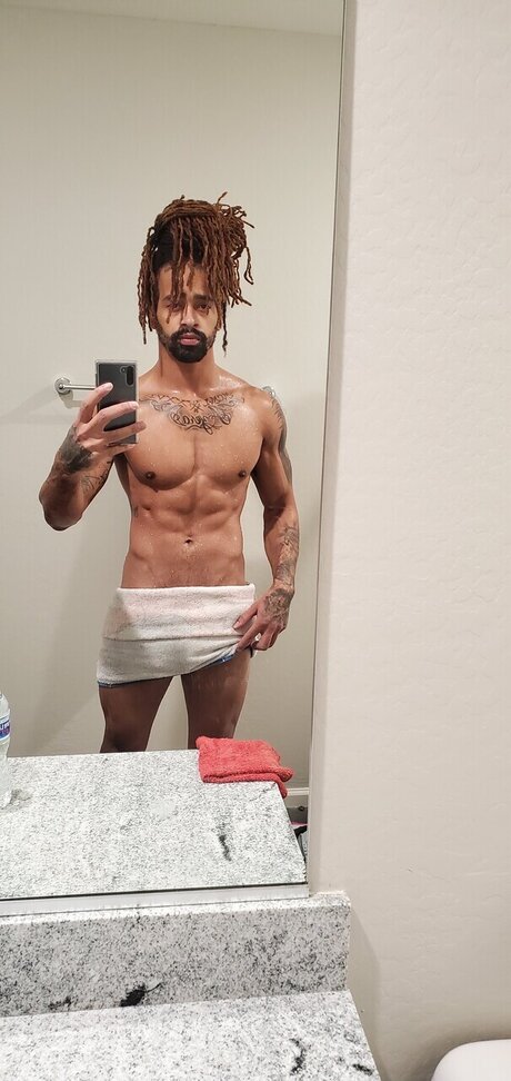 Alasti lekkinud OnlyFans-i pilt Maxjulian
