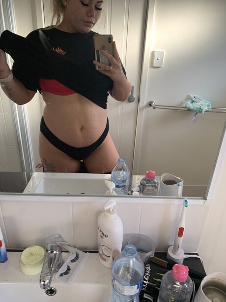 Обнаженная фотография утечки OnlyFans от Tayla