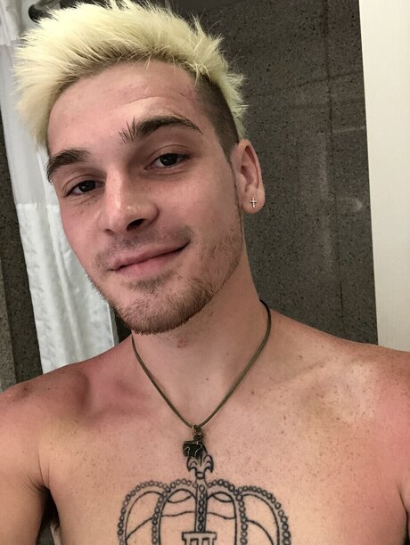 Alasti lekkinud OnlyFans-i pilt L3v3l3d