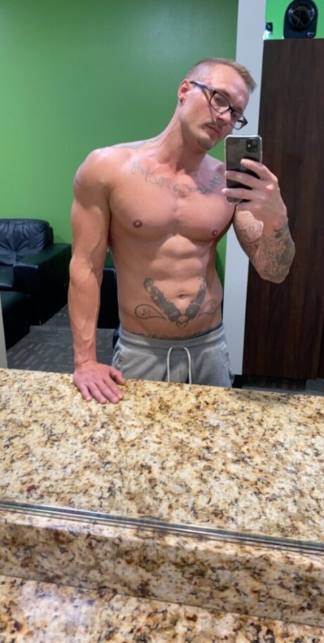 Обнаженная фотография утечки OnlyFans от Aaron