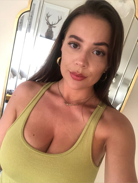 Foto di nudo di fuga di OnlyFans di Naomi