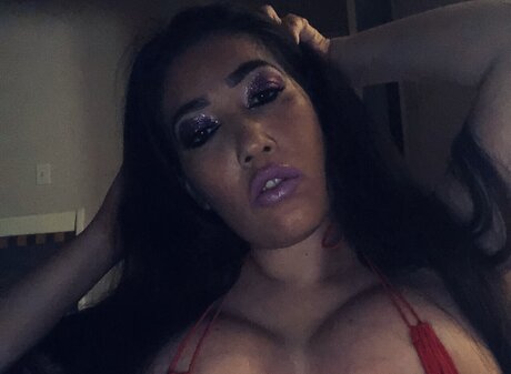 Naakte gelekte OnlyFans-foto van                 4dayz
