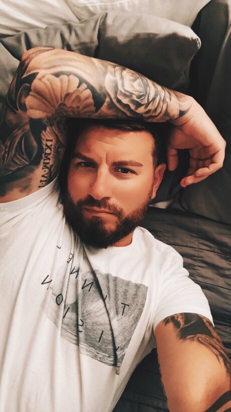 Alaston vuotanut OnlyFans-kuva S