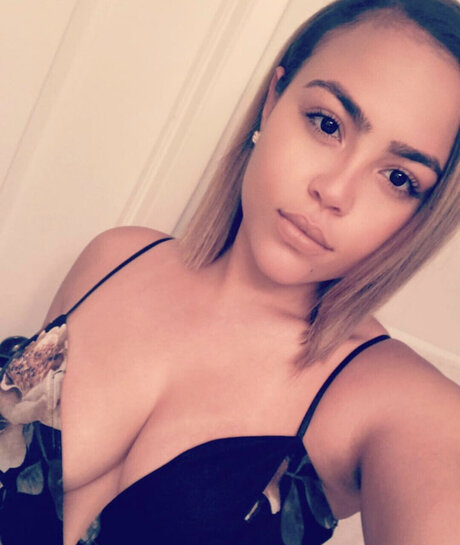 Nahá fotka uniklých OnlyFans od Renee